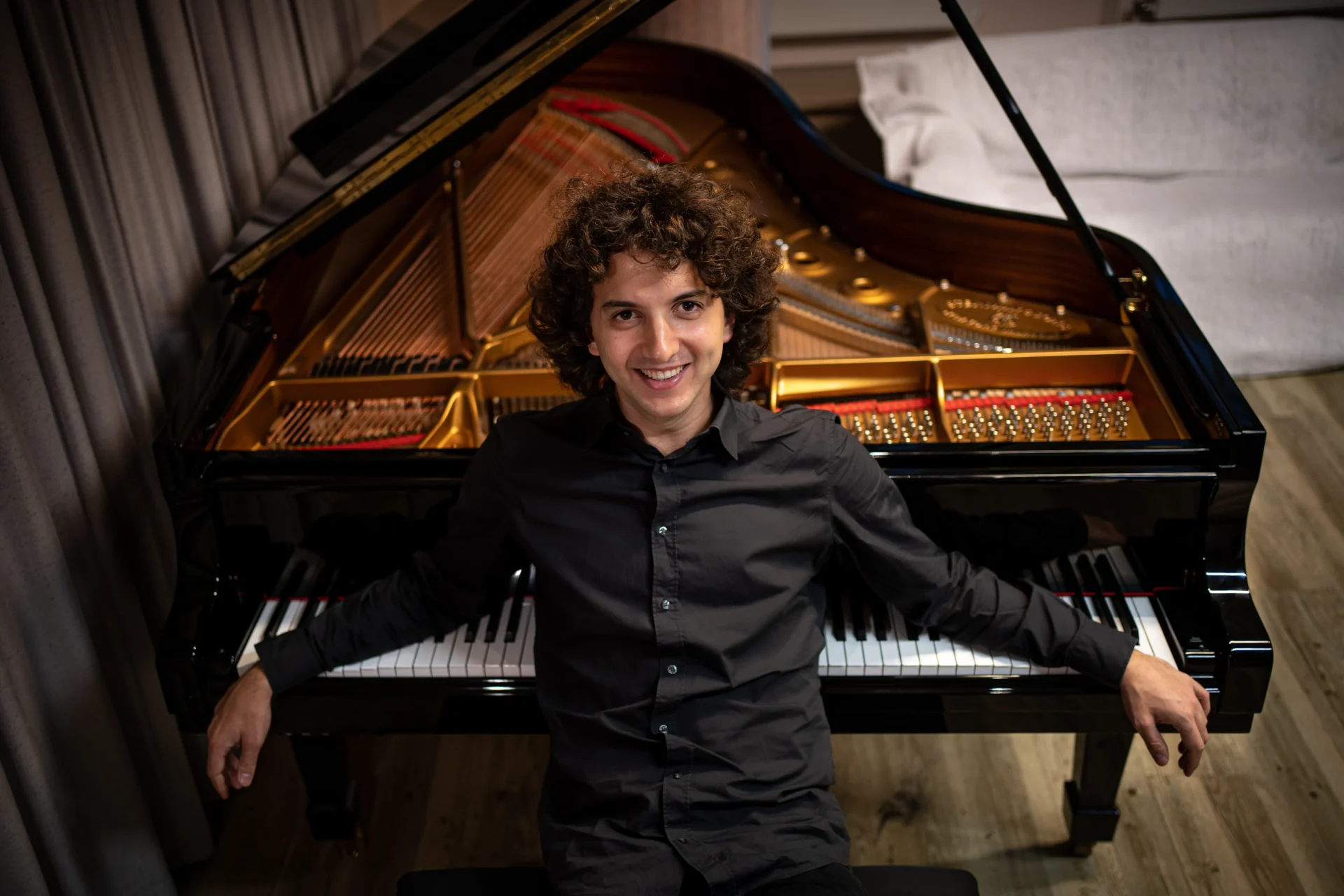 Rodolfo Focarelli Klavierlehrer am Klavier